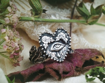 Crying eye sterling silver ring. Heart shaped ring with roses, Victorian Lovers eye Mourning jewelry inspired. Dark artistic hand crafted