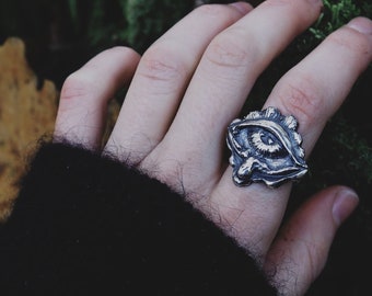 Crying Eye ring, sterling silver victorian style lovers eye jewelry. Gothic witchy aesthetic. Anatomy tears mourning ring, dark alternative