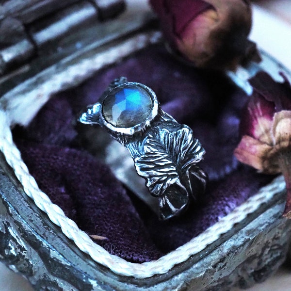 Botanical Ivy labradorite sterling silver ring, hand carved jewelry / leaf branch twig band / forest nature inspired witchy gothic aesthetic