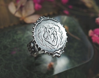 Anatomical Heart ring p.6.25 Sterling silver OOAK gothic ring Celestial, Moon & stars band. Dark aesthetic Victorian inspired gothic jewelry