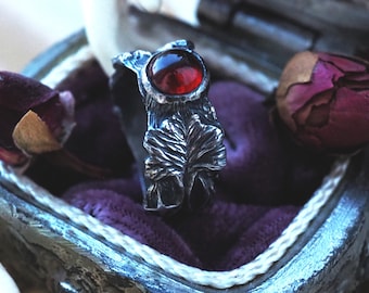 Botanical Ivy sterling silver garnet ring, hand carved jewelry / leaf branch twig band / forest nature inspired witchy gothic aesthetic