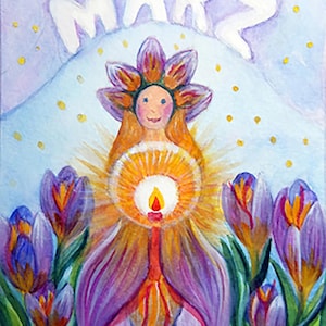 Op de afbeelding: Waterverfschilderij met een vrouwachtige figuur met een bloemenkroon en een kaars. Het woord "MARZ" staat boven de figuur. Paarse krokusbloemen omringen de figuur, met een lichtblauwe achtergrond en gele stippen.