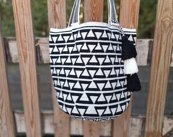 Wayuu Tote Bag Unique Piece, traditional Wayuu design made in black and white. Luxury bag. Premium Quality
