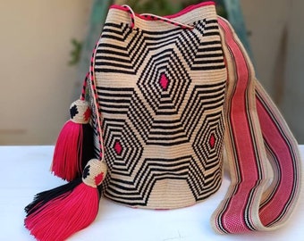 Wayùu mochila bag of a single thread, traditional Wayùu design in raspberry red and black on a beige background