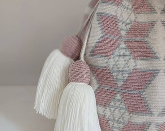 Wayùu mochila bag, soft and bright, traditional Wayùu design, handmade with the technique of a single thread, luxury bag.