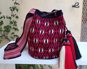 Wayuu single-thread mochila bag in Medium/Large size. Wayuu Traditional Drawing made in blue, red and white. Premium Quality