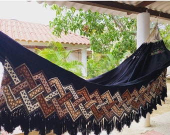 Hammock Chinchorro Wayuu, luxury handmade hammock in la guajira by Conchita Iguaran. Traditional Wayuu drawing.