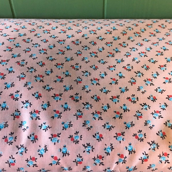 Petite Pink Floral Fabric By the Quarter Yard Quilting Fabric By The Yard 100% Cotton Quilting Fabric Calico Quality Quiting / Sewing Fabric