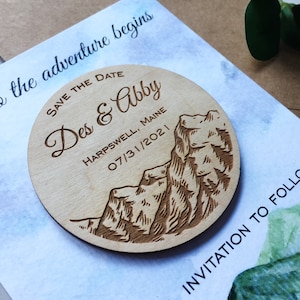 Mountain Save The Date Magnet - Aimants d’aventure personnalisés - Bois rustique Save The Date - Carte de mariage moderne Mountain Forest