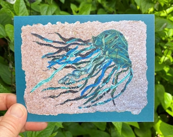 Tarjeta de medusa turquesa. Impresión plegada en blanco de arte original en técnica mixta. Saludo colorido de criatura marina para los amantes del océano. ¡Flota más!