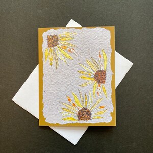 Biglietto di auguri con girasoli gialli, biglietto di auguri vuoto piegato, stampa di un giardino estivo. Biglietto d'arte per giardinieri, arte stagionale, biglietto per tutte le occasioni.