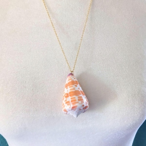 Shell necklace gold, beach lover gift for her, pink sea shell jewelry, boho shell jewelry, birthday gift for mom, large shell, beach vibes