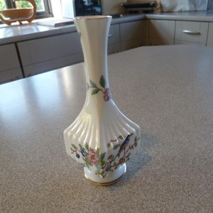 FLORAL VASE Aynsley England bone china &#39;Pembroke&#39; 18 cm/7&quot; tall