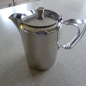 Old Hall &#39;Warwick &#39; COFFEE POT.  SHINY stainless steel 2 pint (1.13 litre).  Believed to be c. 1965