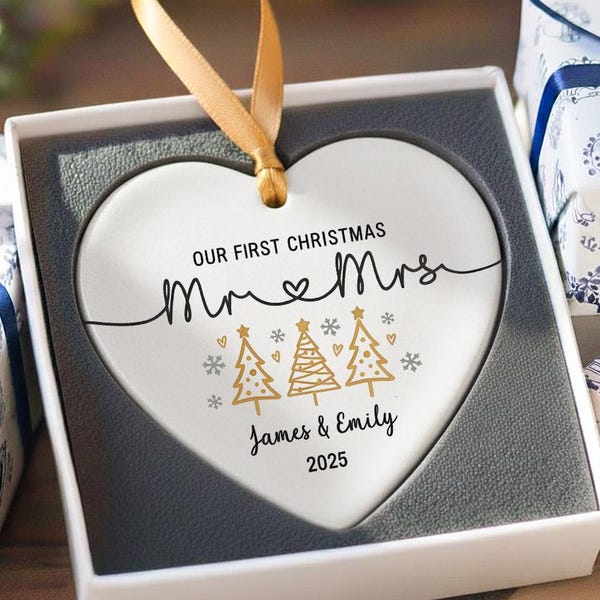 Adorno navideño de primer matrimonio - Adorno navideño de Sr. y Sra. - Nuestro primer matrimonio navideño como adorno de Sr. y Sra. - Personalizado