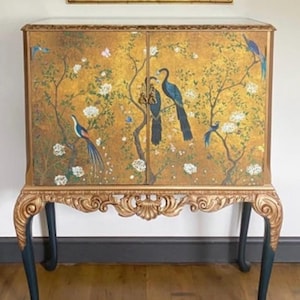 Mueble bar pequeño estilo pavo real vintage / estilo chinoiserie con detalles en pan de oro para el hogar imagen 2