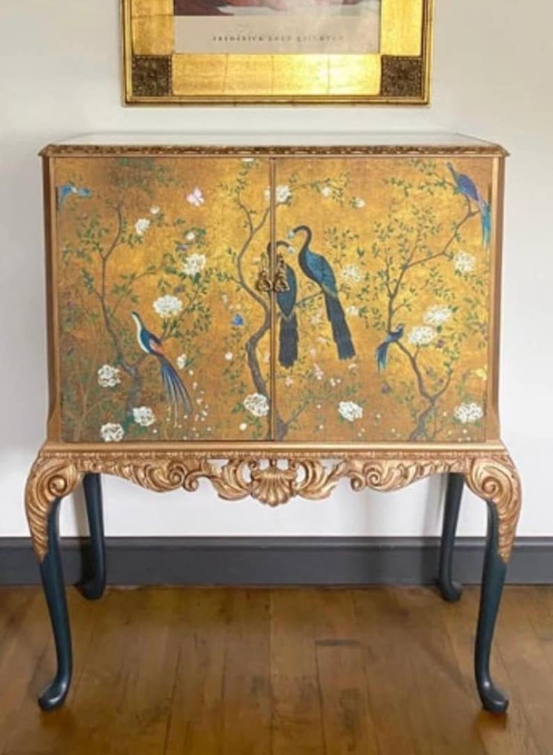 Mueble bar pequeño estilo pavo real vintage / estilo chinoiserie con detalles en pan de oro para el hogar imagen 2