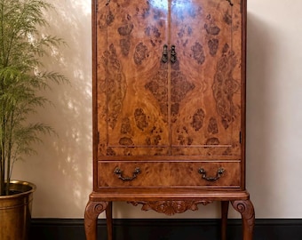 Mueble bar vintage estilo Reina Ana de nogal veteado / Muebles de bar a medida para el hogar