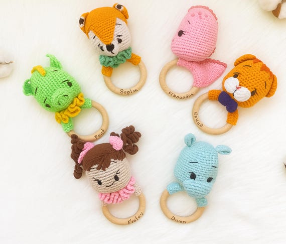 Sonajero de crochet personalizado con forma de animal y aro de