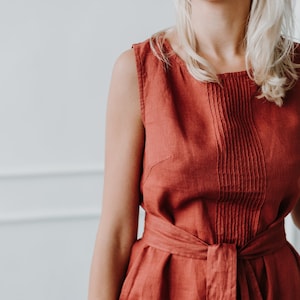 Kleid aus 100 % Leinen mit Handstickerei/ 1287