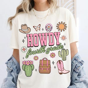 Vierte Klasse Lehrer Shirt, Komfortfarben, Howdy 4.Klasse Tshirt, Western Lehrer T-Shirt, Cowgirl, Stiefel, Wüste, Rodeo, Schulanfang, Geschenk