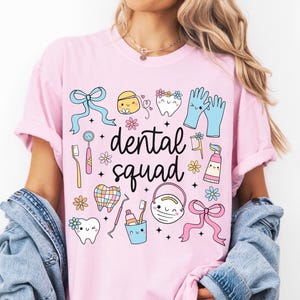 Camiseta del equipo dental, colores cómodos, equipo de consultorio dental, dientes, caprichosa, retro, garabato, coqueta, regalo de graduación