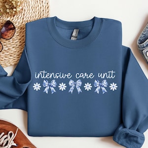 Intensivstation Sweatshirt, Intensivstation Pullover, Kokette, Schleife, Blumen, Arzt, Krankenschwester, Crew, RN Rundhalsausschnitt, Girly, Notfall-ICU, Krankenpflege, Geschenk