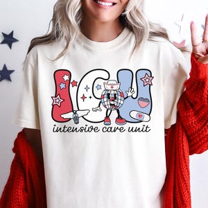 Maglietta patriottica per l'unità di terapia intensiva, maglietta per il 4 luglio in terapia intensiva, colori comodi, dottore, infermiere, infermiere professionale, girocollo, retrò, fantasioso, stelle, emergenza, regalo