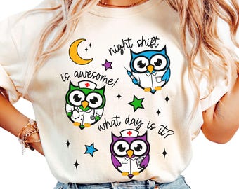 Couleurs confortables, T-shirt d'infirmière de l'équipe de nuit, T-shirt IA rétro hiboux, IAA, AIIC, Soins infirmiers, Vêtements d'infirmières, Amusant, Humour, Quel jour est-il ?
