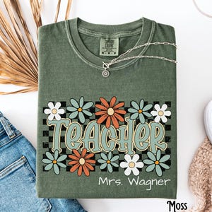 Personalized Teacher Shirt, Teacher Tee, Custom T-Shirt, Comfort Colors, Back to School, Retro, Flower, Appreciation, Gift for Teacher