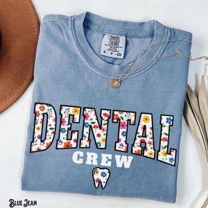 Camiseta de dentista, camiseta de higienista dental, camiseta de asistente dental, colores cómodos, consultorio dental, dientes, floral, universitaria, regalo