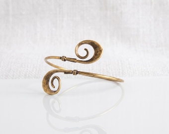 Silver Tone Swirl Arm Cuff for Women, Boho Spiral Upper Armlet Bracelet, Polished Paddle Finial Bangle, Goddess Statement Gift for Her