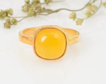 Anillo de calcedonia amarilla dorada · Anillo de gema cabujón cojín · Joyería de cristal hecha a mano · Piedra curativa