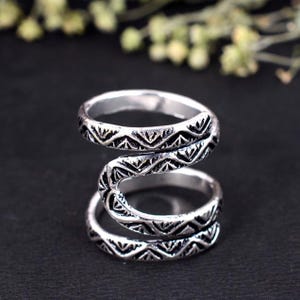 Geometric Brass Swan Neck Splint Ring: Adjustable Arthritis Jewelry