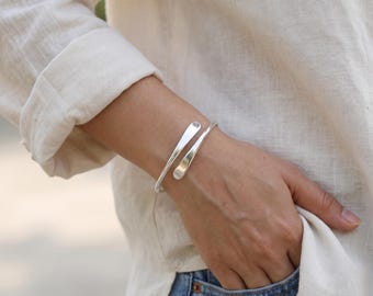 Silver Arm Cuff, Minimalist Bypass Upper Arm Bracelet for Women, Sleek Teardrop Bangle, Modern Boho Open Torque Jewelry, Gift for Her