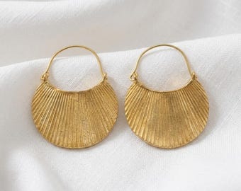 Gold Fan Hoop Earrings, Textured Pleated Statement Hoops for Women, Boho Crescent Drop Earrings, Chic Birthday Gift for Her, Modern Jewelry