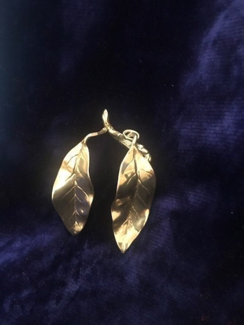 Beautiful large silver leaves pendant marked 800 Italy and sign Beautiful large silver leaves pendant marked 800 Italy and sign