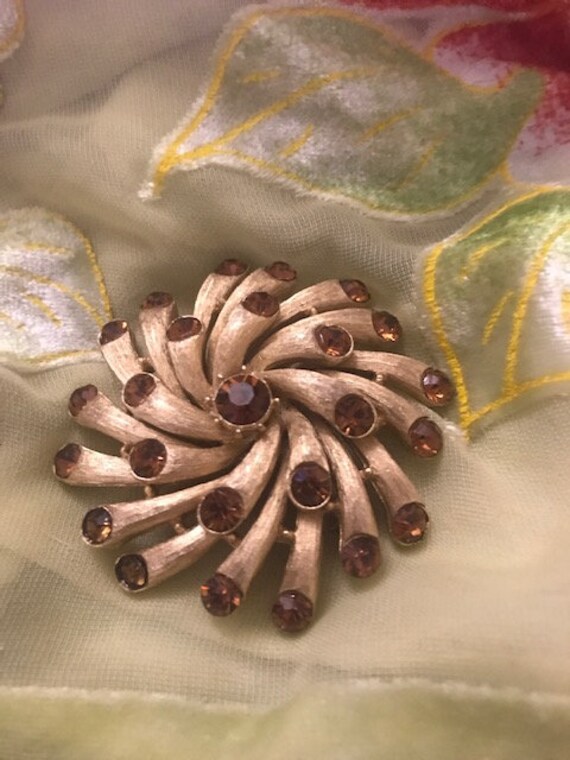 Vintage Large Crown Trifari signed brooch