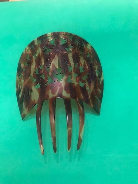 Beautiful Spanish Mantilla Hair Comb in Celluloid Faux  display picture 2