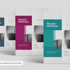 K&ouml;nnte beinhalten: Vier verschiedene Projektvorschlag-Cover-Designs mit einem Schwarzwei&szlig;foto eines Geb&auml;udes mit einem Gittermuster. Der Text "PROJEKT-VORSCHLAG" ist in Wei&szlig; auf einem farbigen Rechteck. Die Farben sind T&uuml;rkis, Rosa, Grau und Wei&szlig;.
