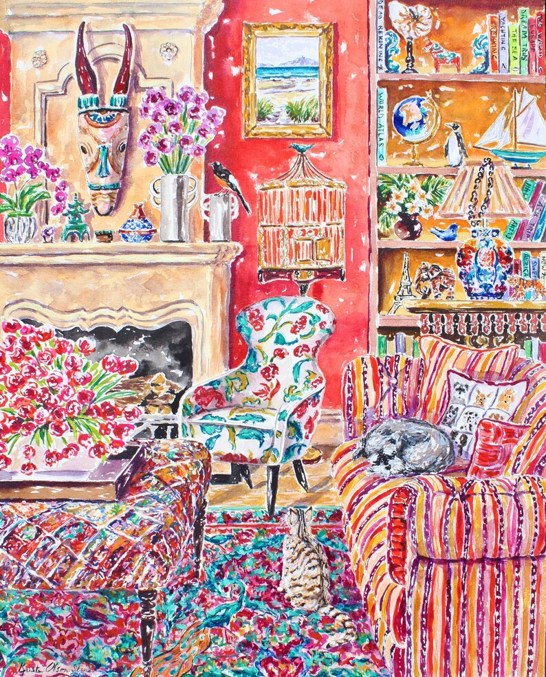 Puede incluir: Pintura a la acuarela de un sal&oacute;n acogedor con chimenea, estanter&iacute;as y muebles estampados. Un gato duerme en un sill&oacute;n a rayas. La habitaci&oacute;n est&aacute; decorada con flores, arte y una jaula para p&aacute;jaros. La paleta de colores es vibrante, con rojos, naranjas y azules.