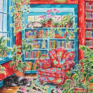Puede incluir: Pintura a la acuarela de un interior acogedor con un sill&oacute;n rojo floral, una estanter&iacute;a llena de libros y plantas en macetas. Un gato y un perro descansan en la habitaci&oacute;n. La habitaci&oacute;n tiene una ventana con marco azul y una pared roja.