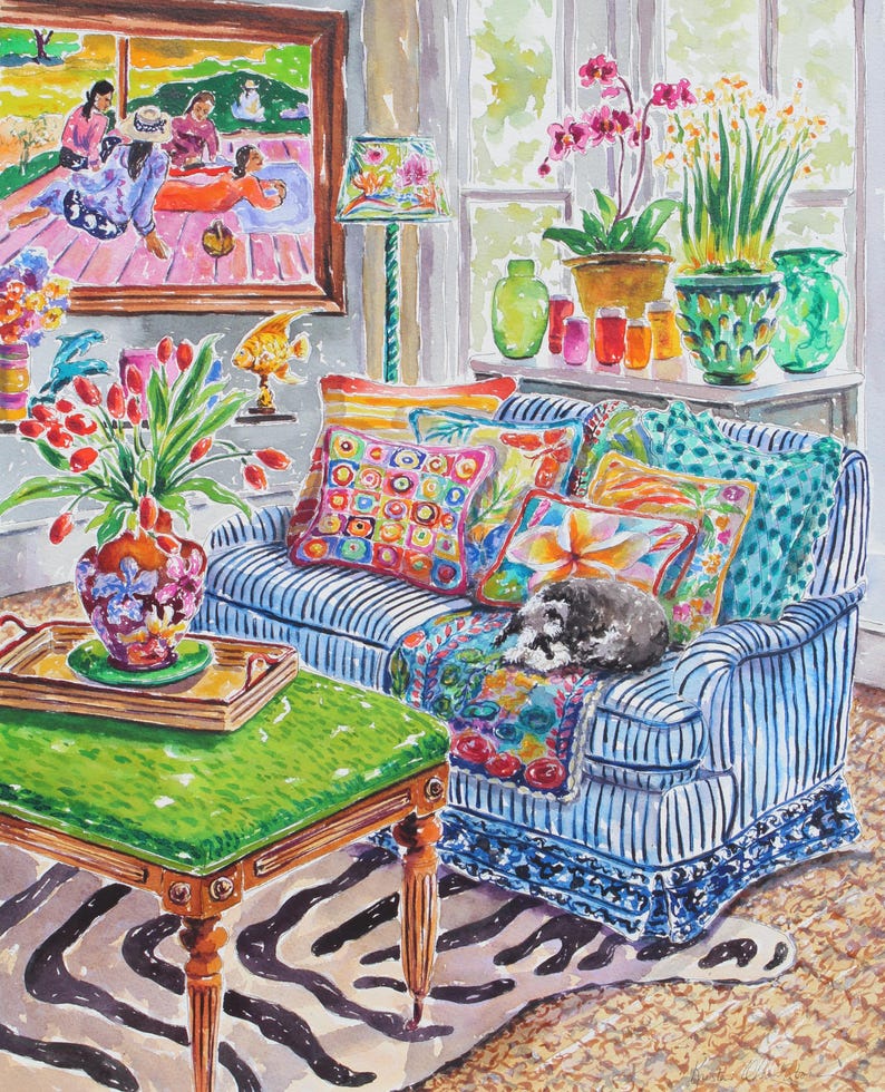 Puede incluir: Pintura a la acuarela de una colorida escena de sal&oacute;n. Un sof&aacute; a rayas azules y blancas est&aacute; adornado con cojines estampados. Una mesa verde y una alfombra con estampado de cebra se suman a la vibrante decoraci&oacute;n. Varias plantas y obras de arte completan el acogedor interior.