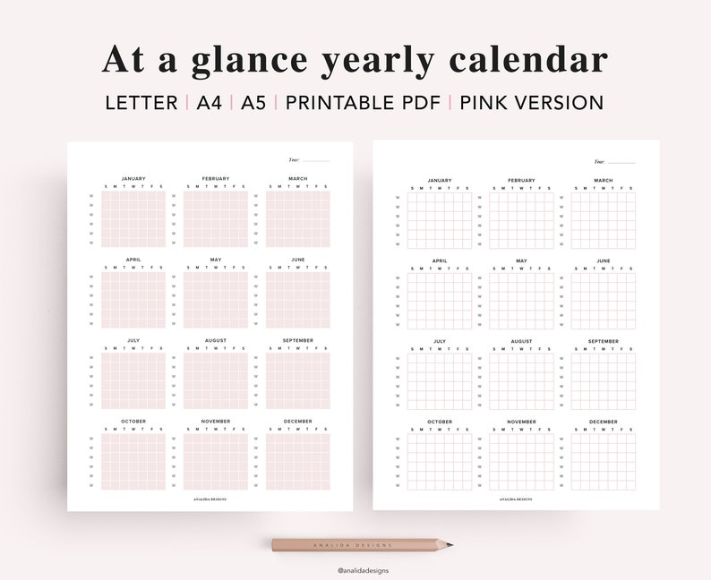 Puede incluir: Calendario anual imprimible rosa en tama&ntilde;os carta, A4 y A5. El calendario tiene un dise&ntilde;o de cuadr&iacute;cula con cada mes mostrado en un cuadro separado. Los meses est&aacute;n etiquetados con las abreviaturas est&aacute;ndar: ene, feb, mar, abr, may, jun, jul, ago, sep, oct, nov, dic.