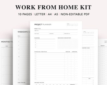 Puede incluir: Un kit de trabajo desde casa imprimible en blanco y negro con 10 páginas, que incluye un planificador de proyectos, un horario semanal, un rastreador de hábitos y un rastreador de progreso. El kit está diseñado para los tamaños de papel carta, A4 y A5.