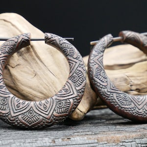 Earrings, wooden hoop earrings with engraving - AA-7