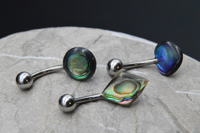 BP1 Belly button piercing with abalone