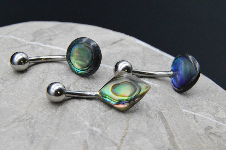 BP1 Belly button piercing with abalone