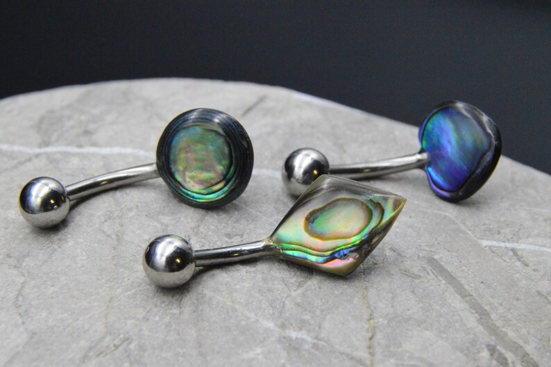 BP1 Belly button piercing with abalone