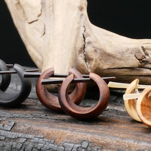 Pair of handmade wooden earrings - N1
